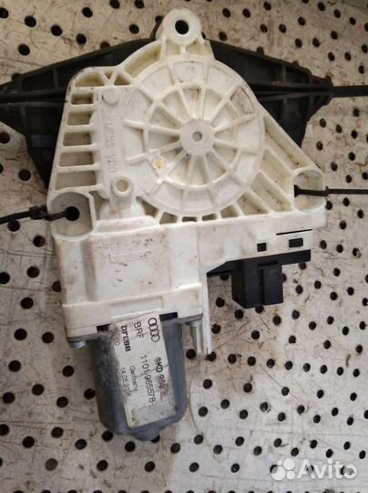 Стеклоподъемник задний левый Audi A4B8