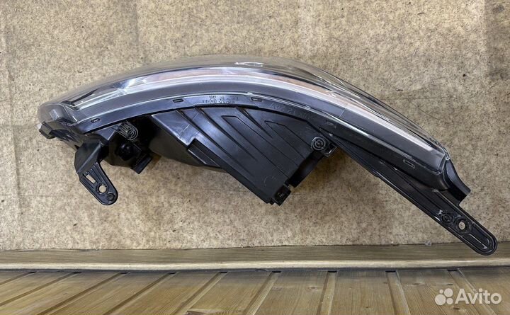 Передняя фара на kia rio 3