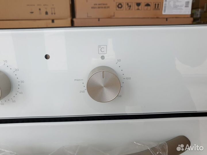 Духовой шкаф Macbi MBO 1660 Белый