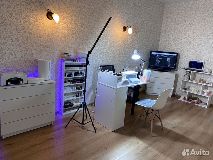 Маникюр и педикюр