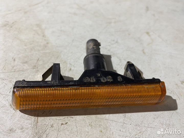 Поворотник в крыло правый BMW 7 series E38