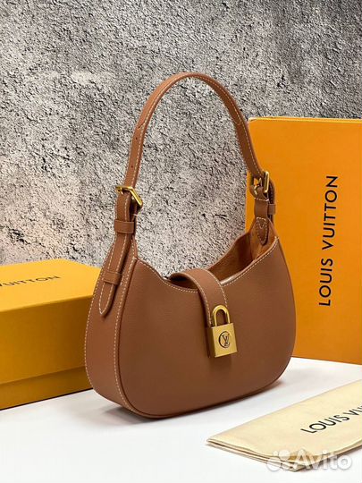 Сумка Louis Vuitton Low Key