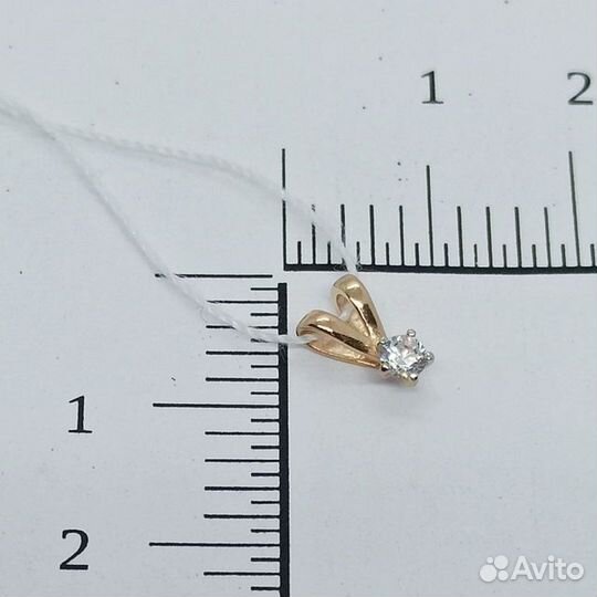 Золотая подвеска с фианитом