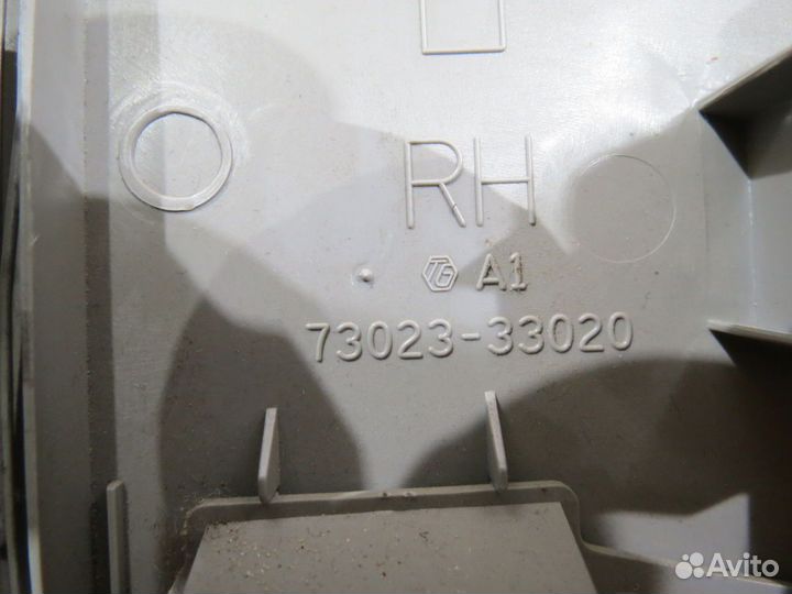 Обшивка стойки средняя правая Toyota Camry V40