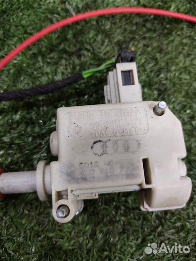 Замок лючка бензобака Audi Q7 (4LB) 2007