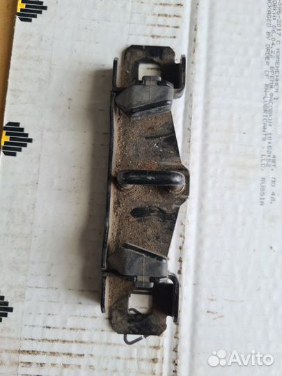 Петля замка багажника Ford C-Max