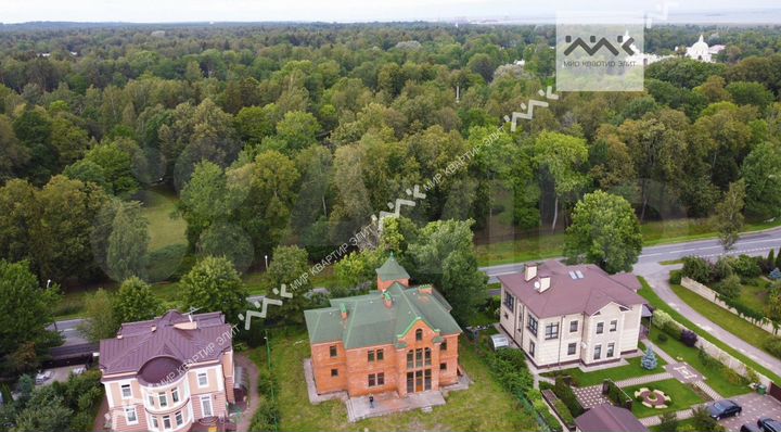 Коттедж 531 м² на участке 14 сот.