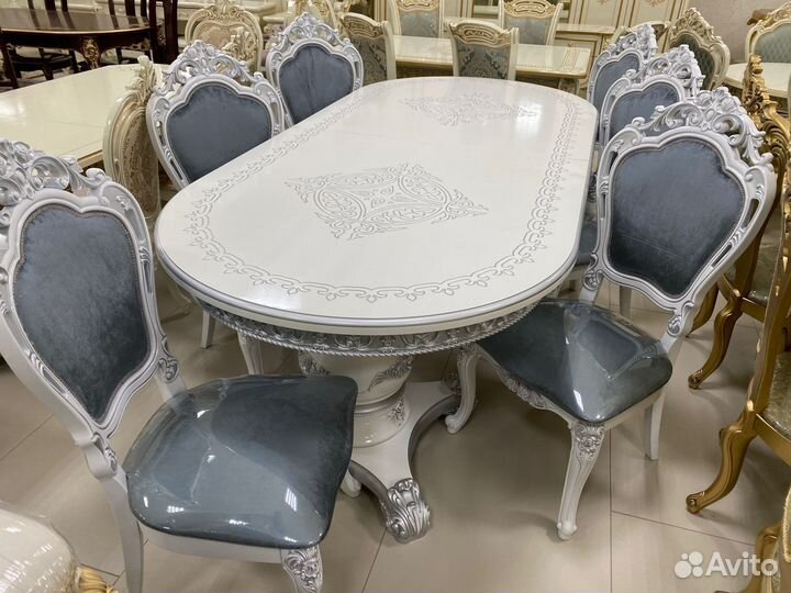 Стол и стулья