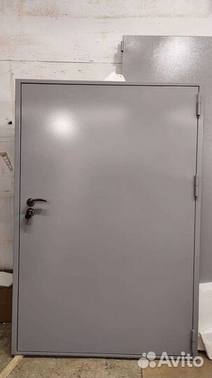 Дверь противопожарная, техническая