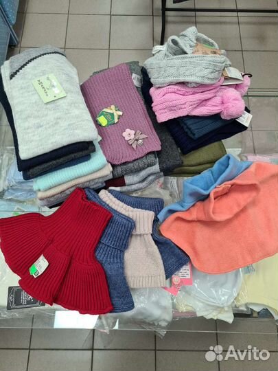 Продаю детские шлемы, шапки, варежки, перчатки