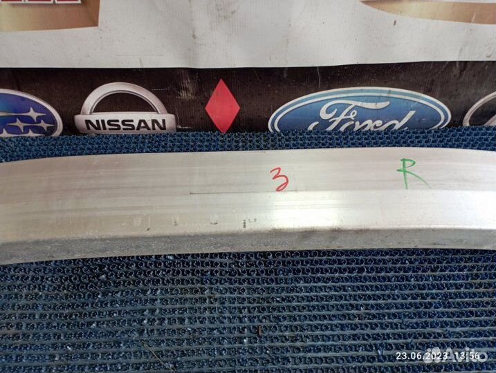 Усилитель бампера задний Lexus Rx350 2010