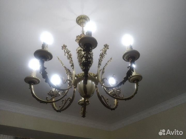 Люстра 8ми рожковая