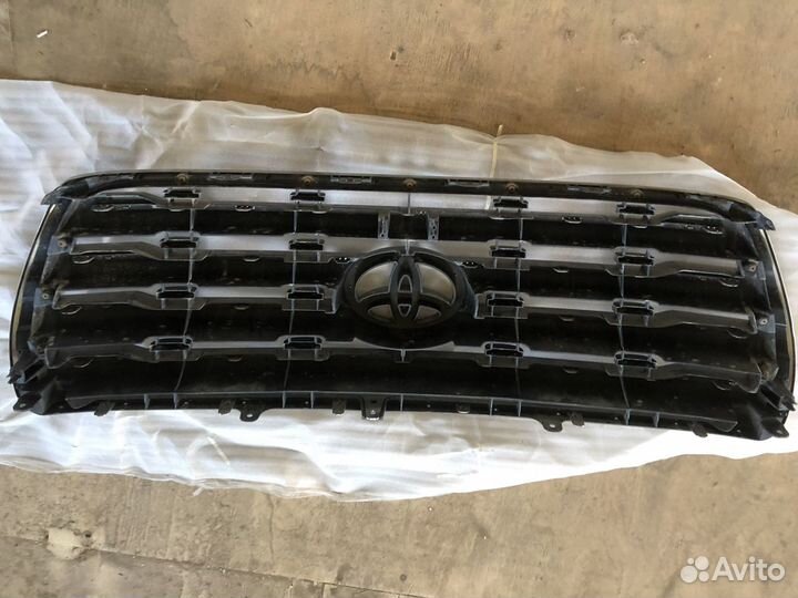 Решетка радиатора toyotа cruiser 200