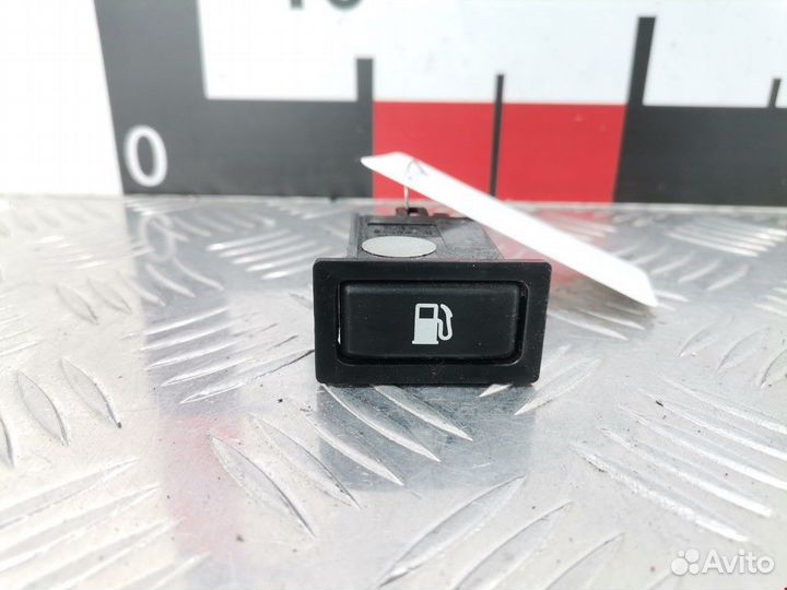 Кнопка открывания люка Toyota Avensis 2 (T250)