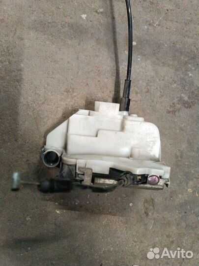 Замок двери передний правый Renault Megane 2