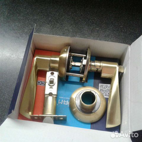 Комплект дверных ручек с механизмом