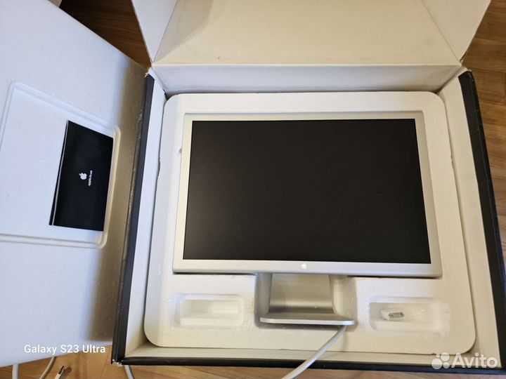 Apple cinema display 23