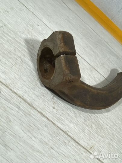 Кронштейн опора левого амортизатора Ssangyong