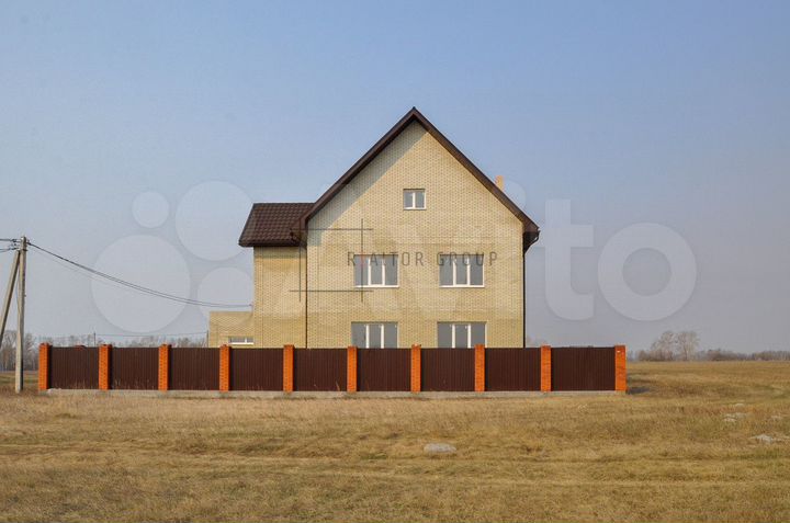 Коттедж 536 м² на участке 10 сот.