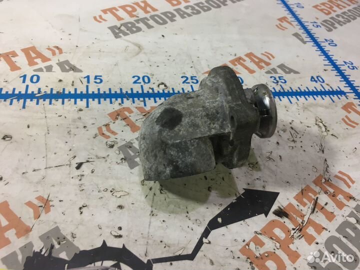 Мерседес Вито Корпус термостата