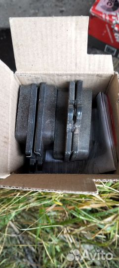 Комплект тормозных колодок на мерседес