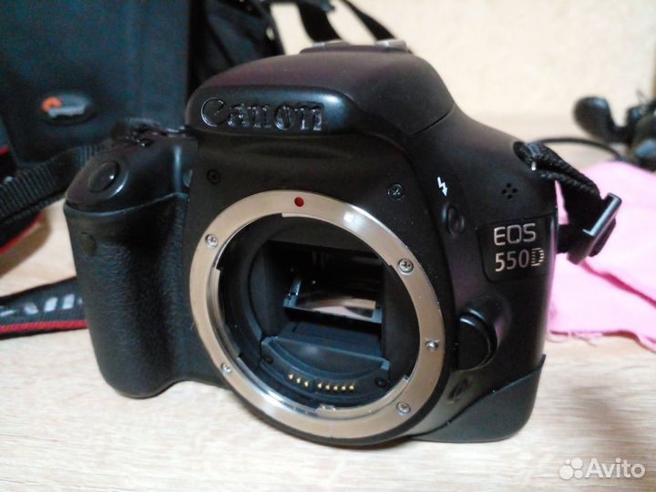 Зеркальный фотоаппарат canon EOS 550D