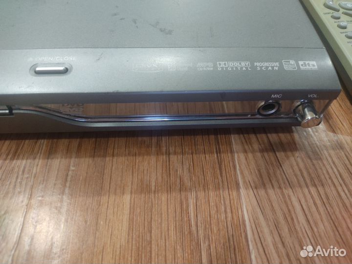 DVD плеер LG dgk585xb