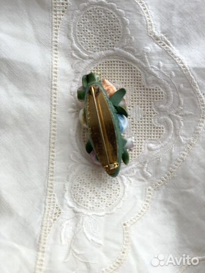 Винтажная брошь фарфор