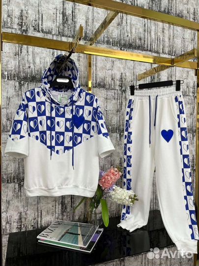 Спортивный костюм женский