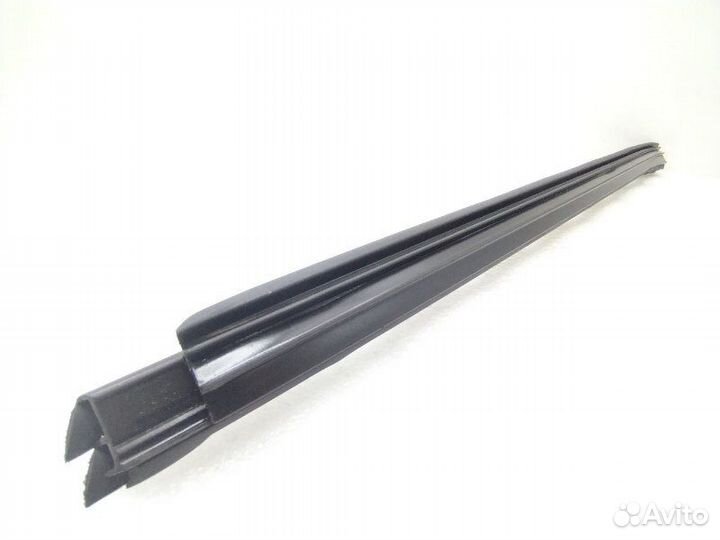 Уплотнитель стекла двери задний левый Lexus Rx450H