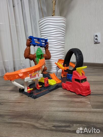 Hot wheels трек горилла