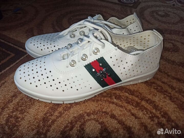 Кроссовки женские легкие