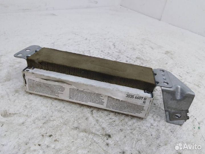 Подушка безопасности в сиденье заднее