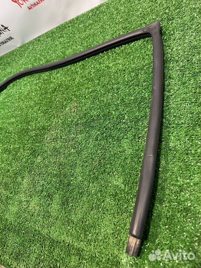 Уплотнитель проёма задний правый на Hyundai Accent