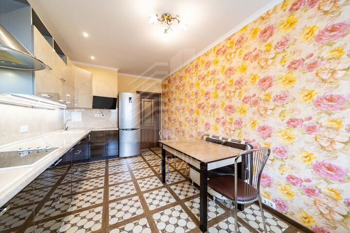 2-к. квартира, 72,8 м², 5/17 эт.