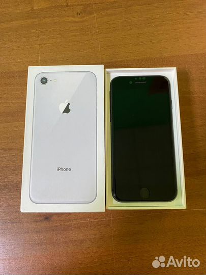 iPhone 8, 64 ГБ