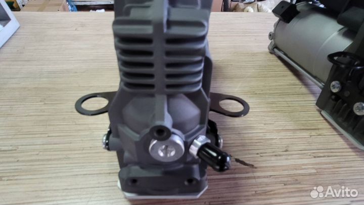 Компрессор пневмоподвески Mercedes W166 W164