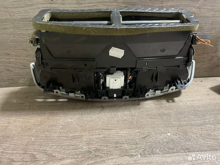 Дефлектор воздуховода Мерседес W221 с часами