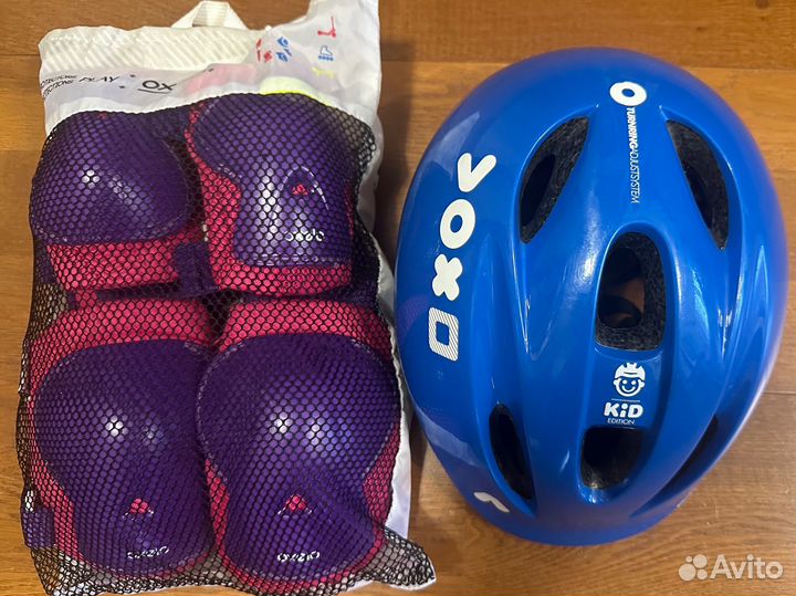 Шлем и наколенники для роликов и велосипеда