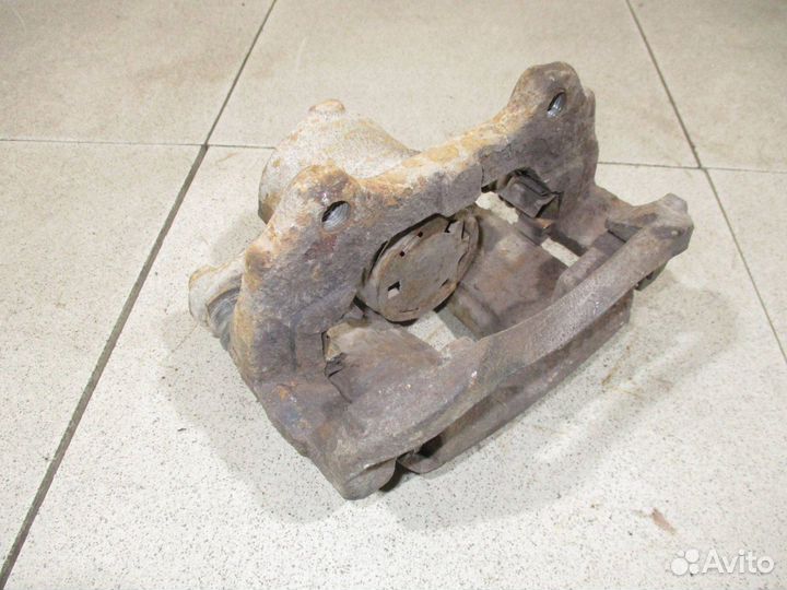 Суппорт передний правый Fiat Albea