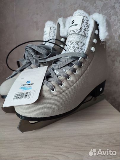 Коньки фигурные женские 40 размер