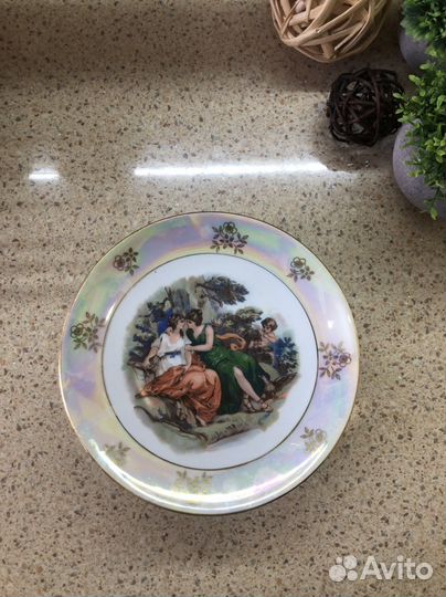 Тарелки закусочные из сервиза Мадонна