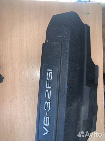 Накладка декоративная 3.2 V6 AUK на двигатель