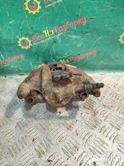 Суппорт передний правый Mercedes-Benz Vito W638