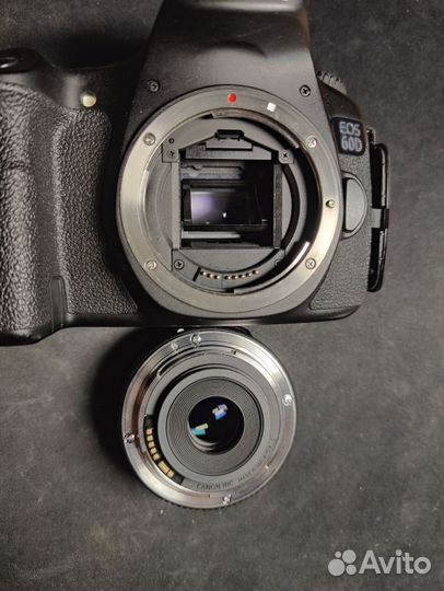 Зеркальный фотоаппарат Canon 60D