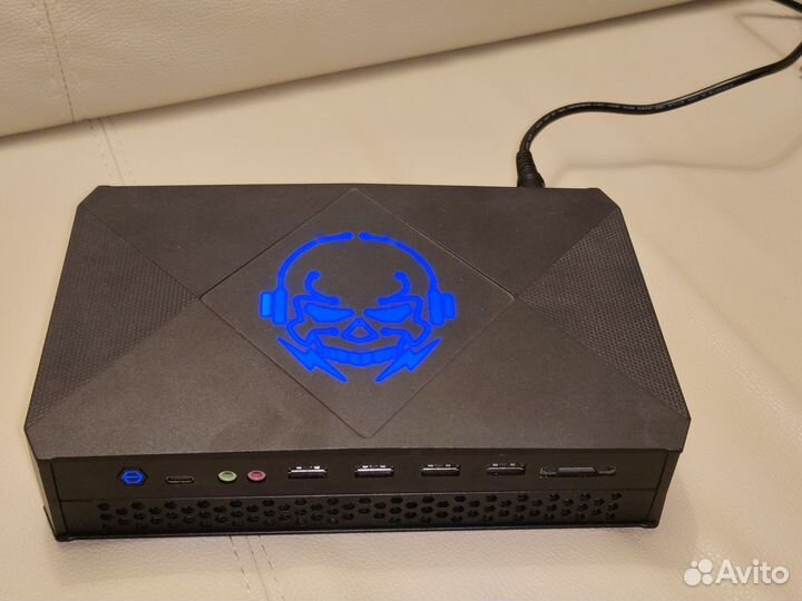 Мини пк Topton. Intel NUC Hades canyon