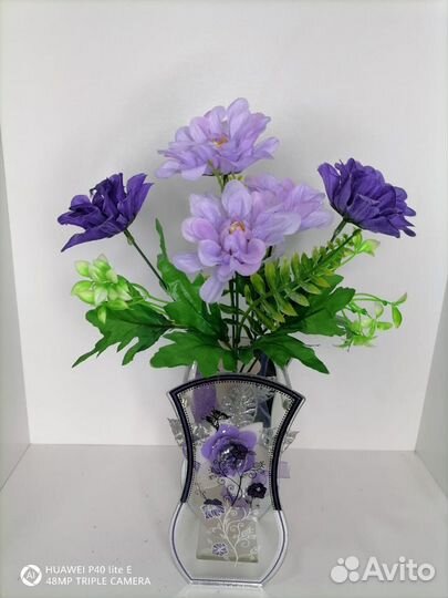 Букет хризантем с листьями