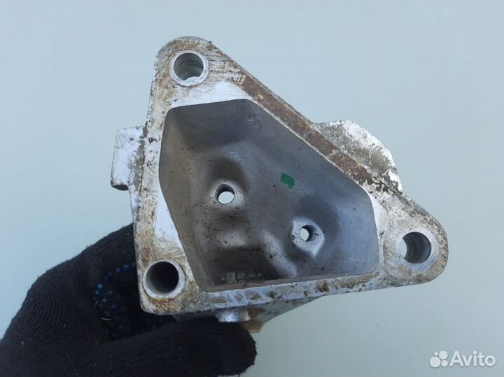 Кронштейн двигателя левый Mercedes Benz W 124