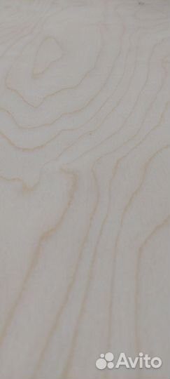 Компьютерный стол из дерева