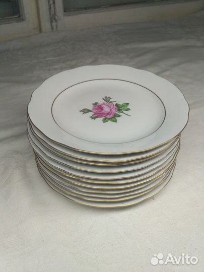 Тарелки фарфоровые,белые.